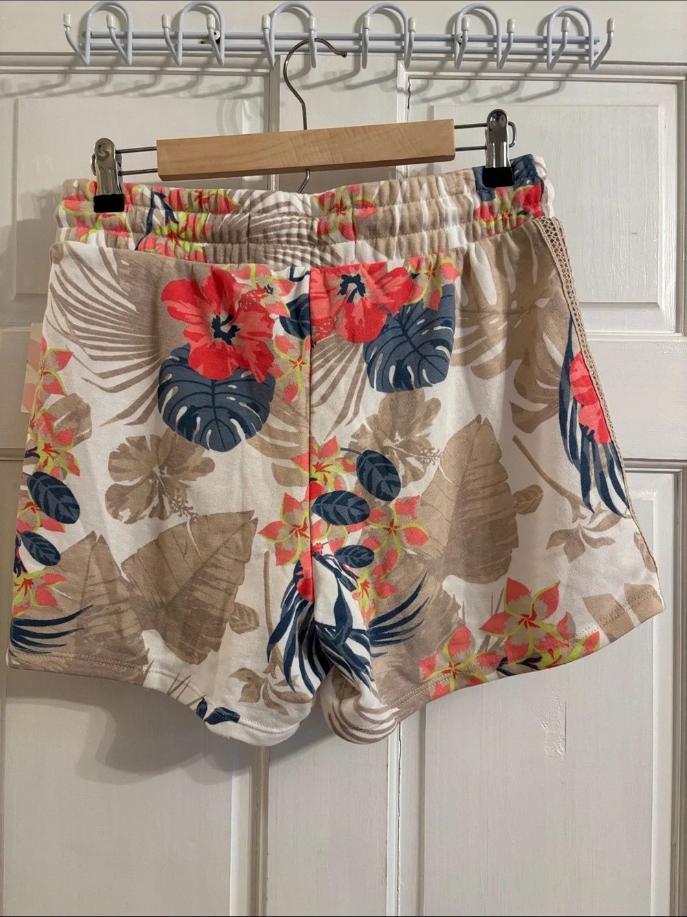 Floral Drawstring Athletic Shorts in Beige and Coral